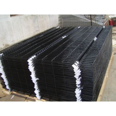 black PVC coated welded wire mesh fence